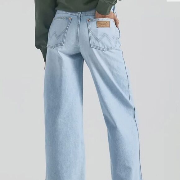 Wrangler Worldwide 661 High Rise Wide Leg Light Wash Blue Denim Size 31 New - Picture 2 of 11